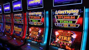Tampilan studio dealer Asia Gaming dengan dealer profesional dan meja permainan berkualitas tinggi